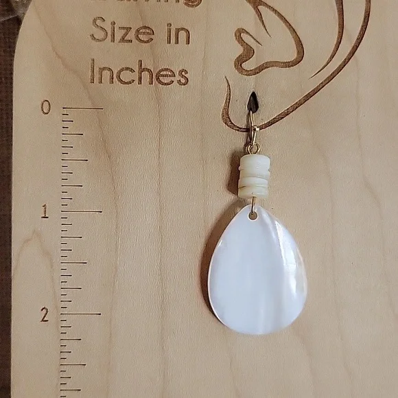 TROPICAL SHELL DROP EARRINGS - Picture 4 of 7